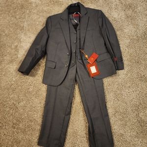 Boys Gioberti 3 pc suit - Size 6